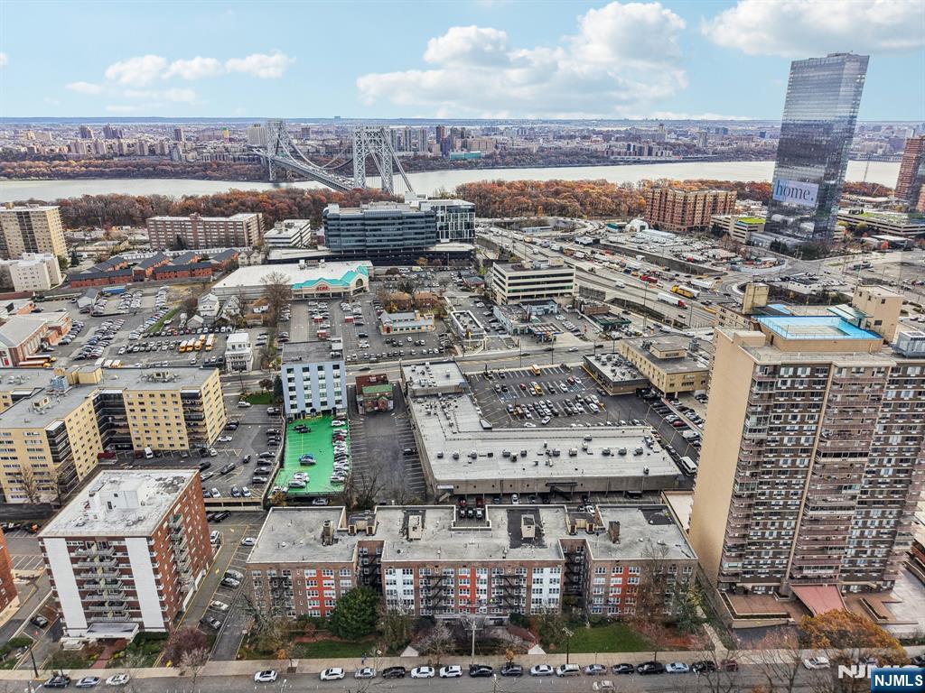 2160 Center Avenue 5N