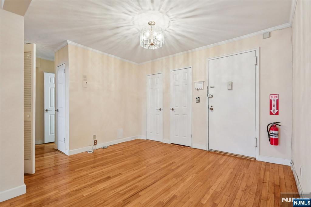 2160 Center Avenue 5N