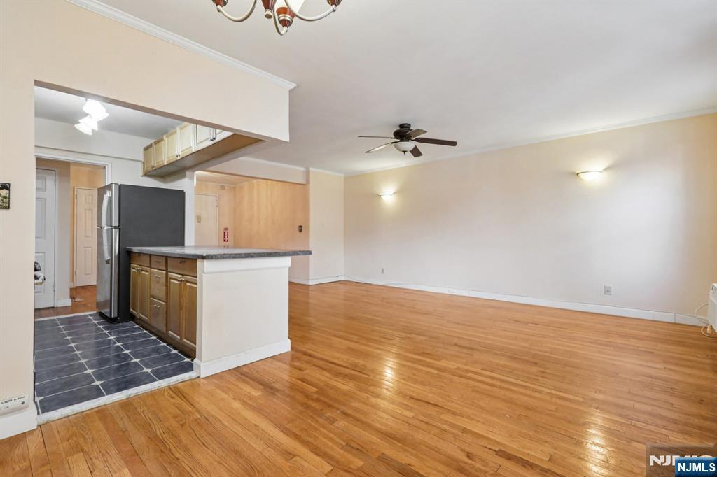 2160 Center Avenue 5N