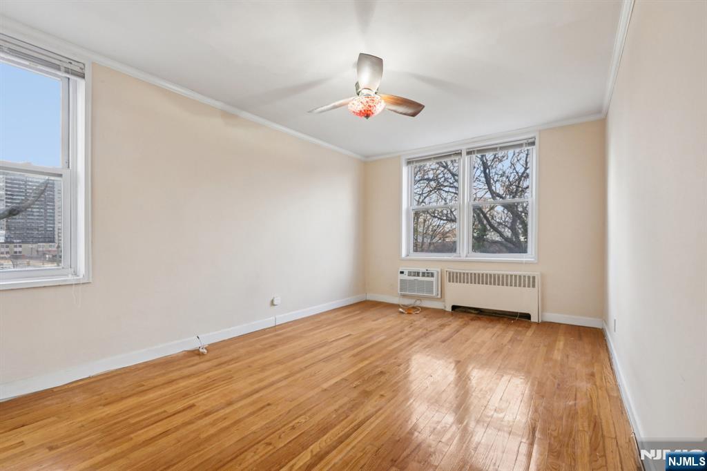 2160 Center Avenue 5N