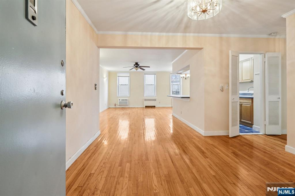 2160 Center Avenue 5N