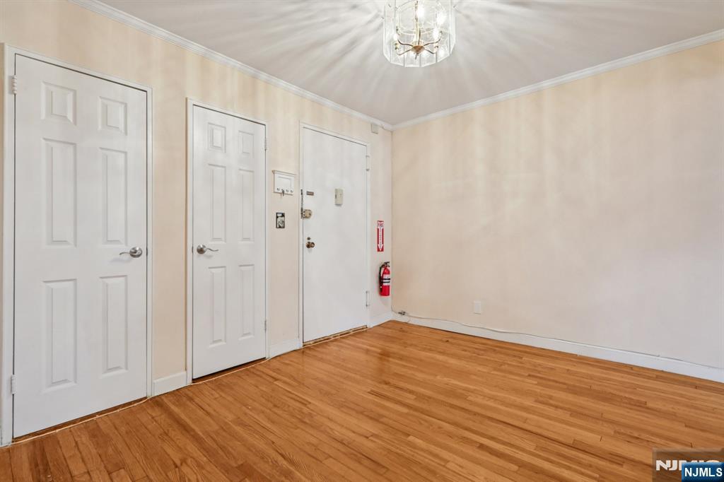 2160 Center Avenue 5N