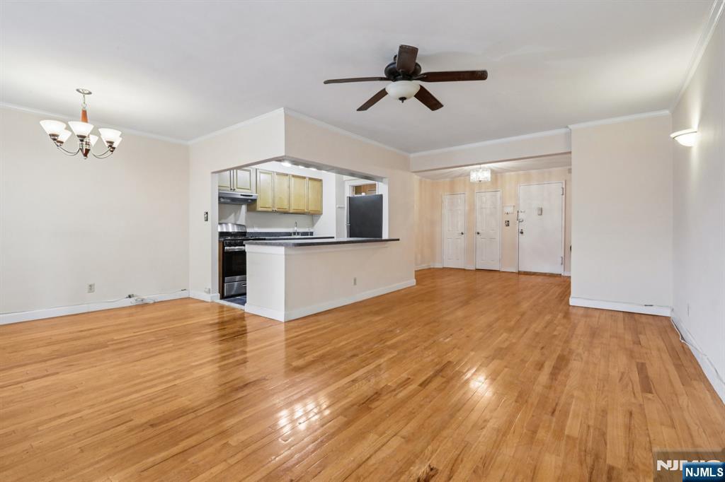 2160 Center Avenue 5N