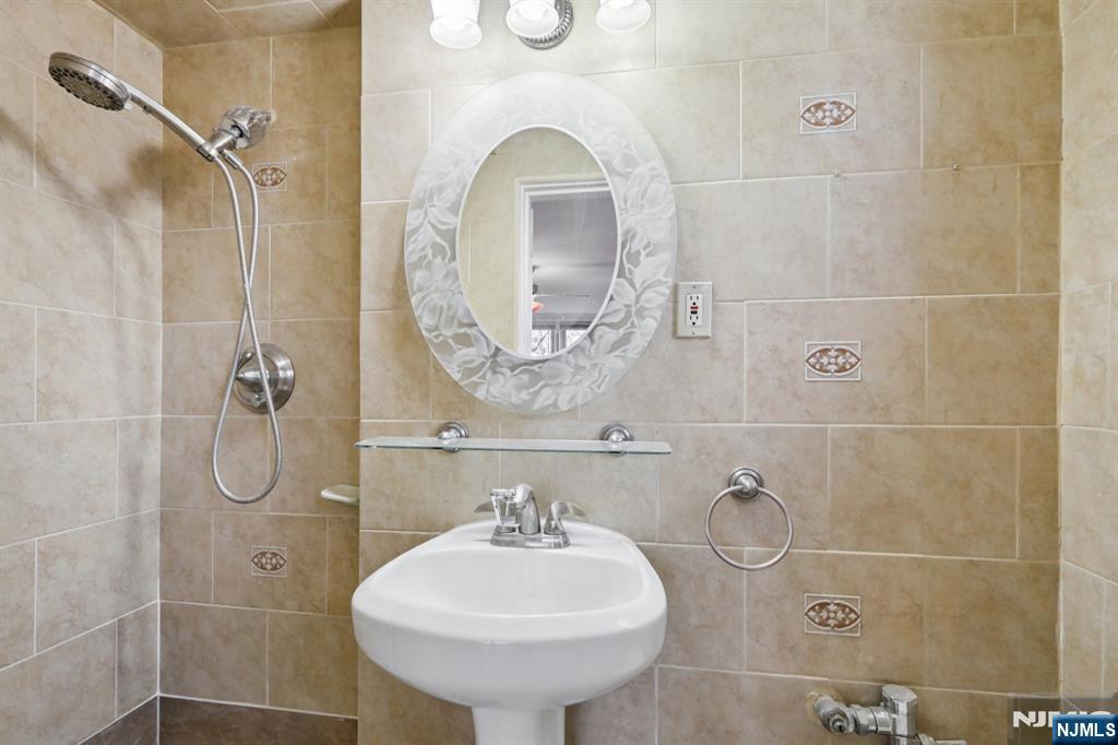 2160 Center Avenue 5N