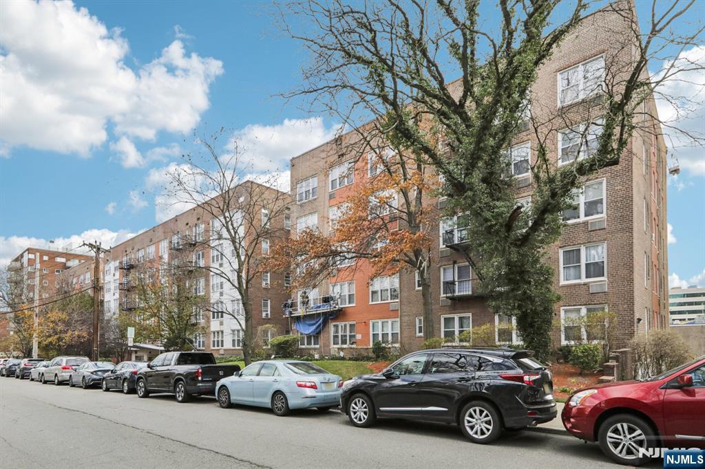 2160 Center Avenue 5N