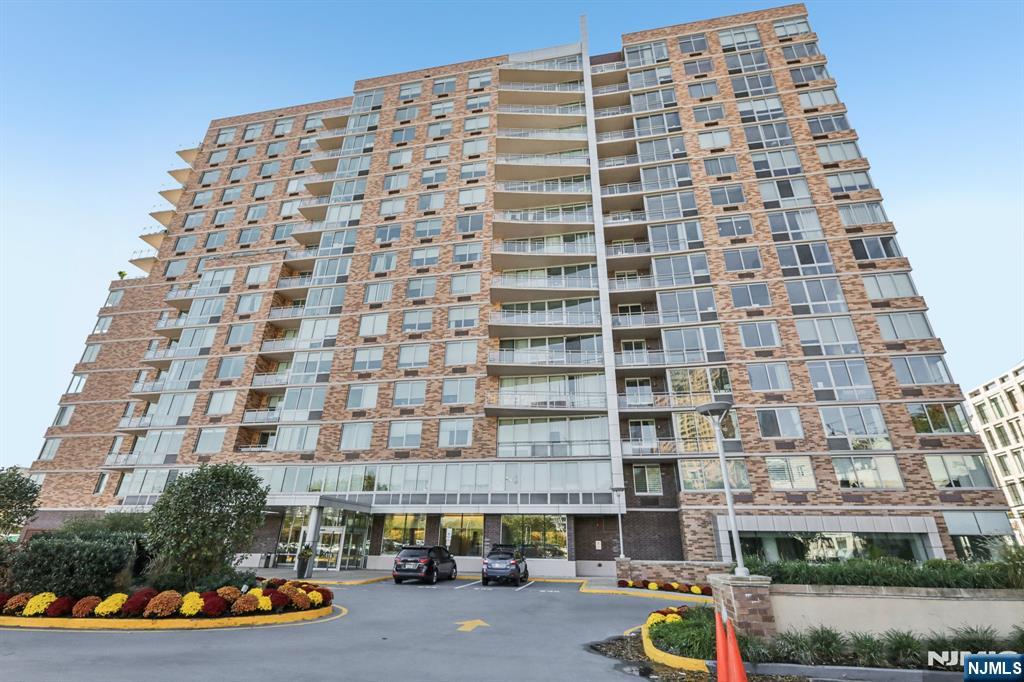 915 Hudson Park