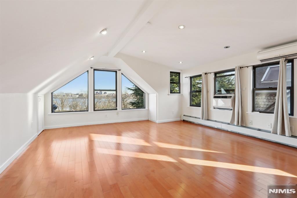32 Hudson Terrace 2