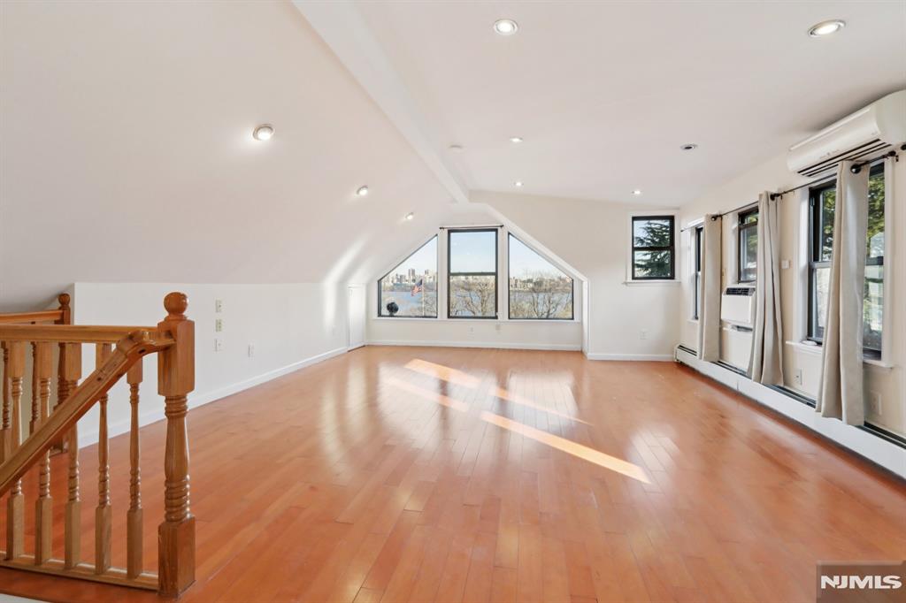 32 Hudson Terrace 2