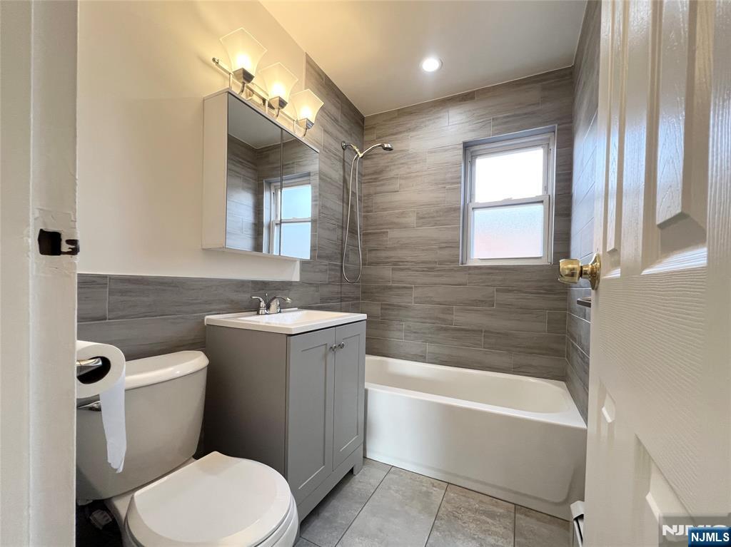 87 W Central Boulevard 5