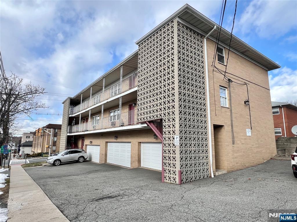87 W Central Boulevard 5