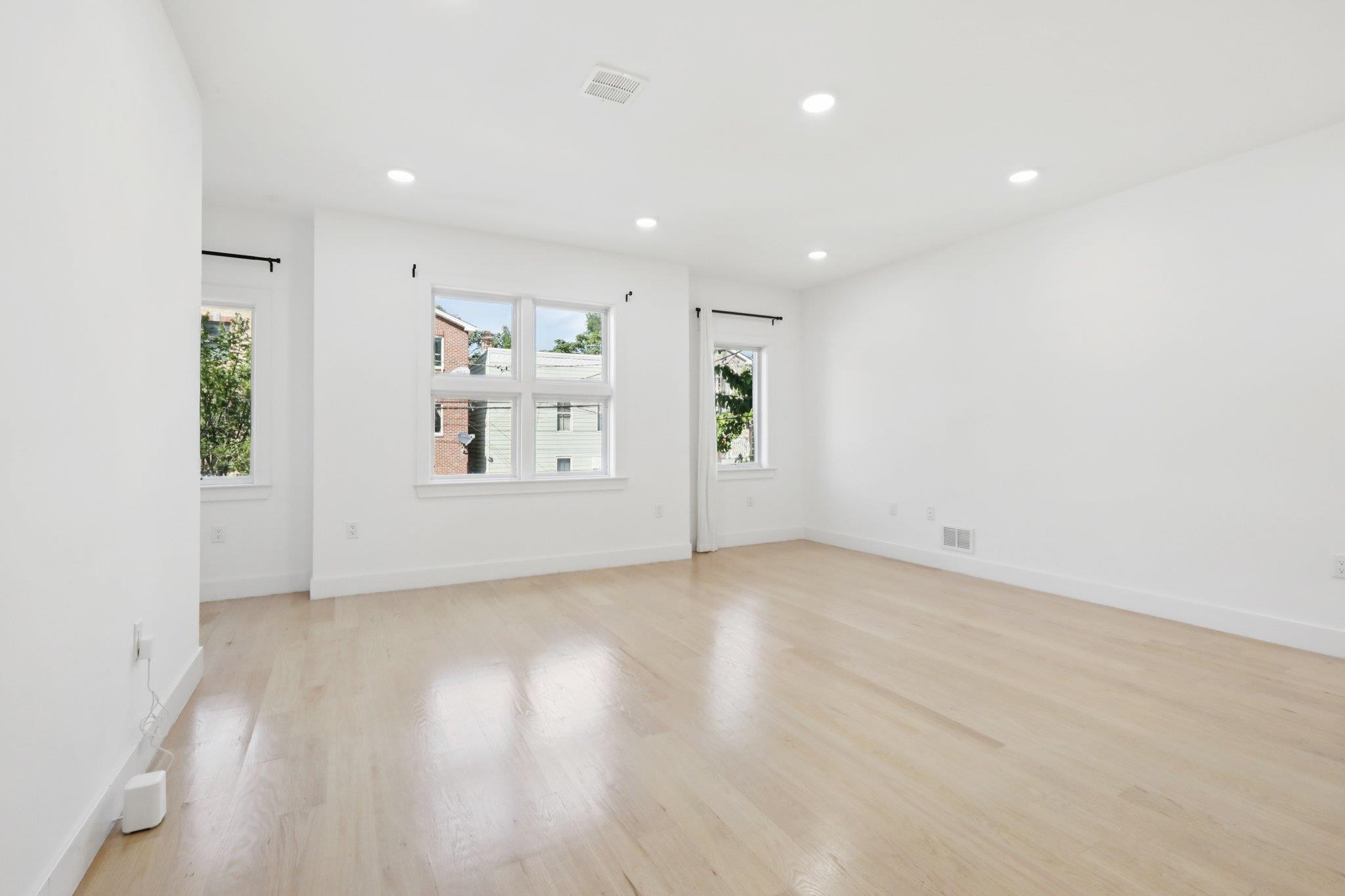 131 ZABRISKIE ST Unit: 1