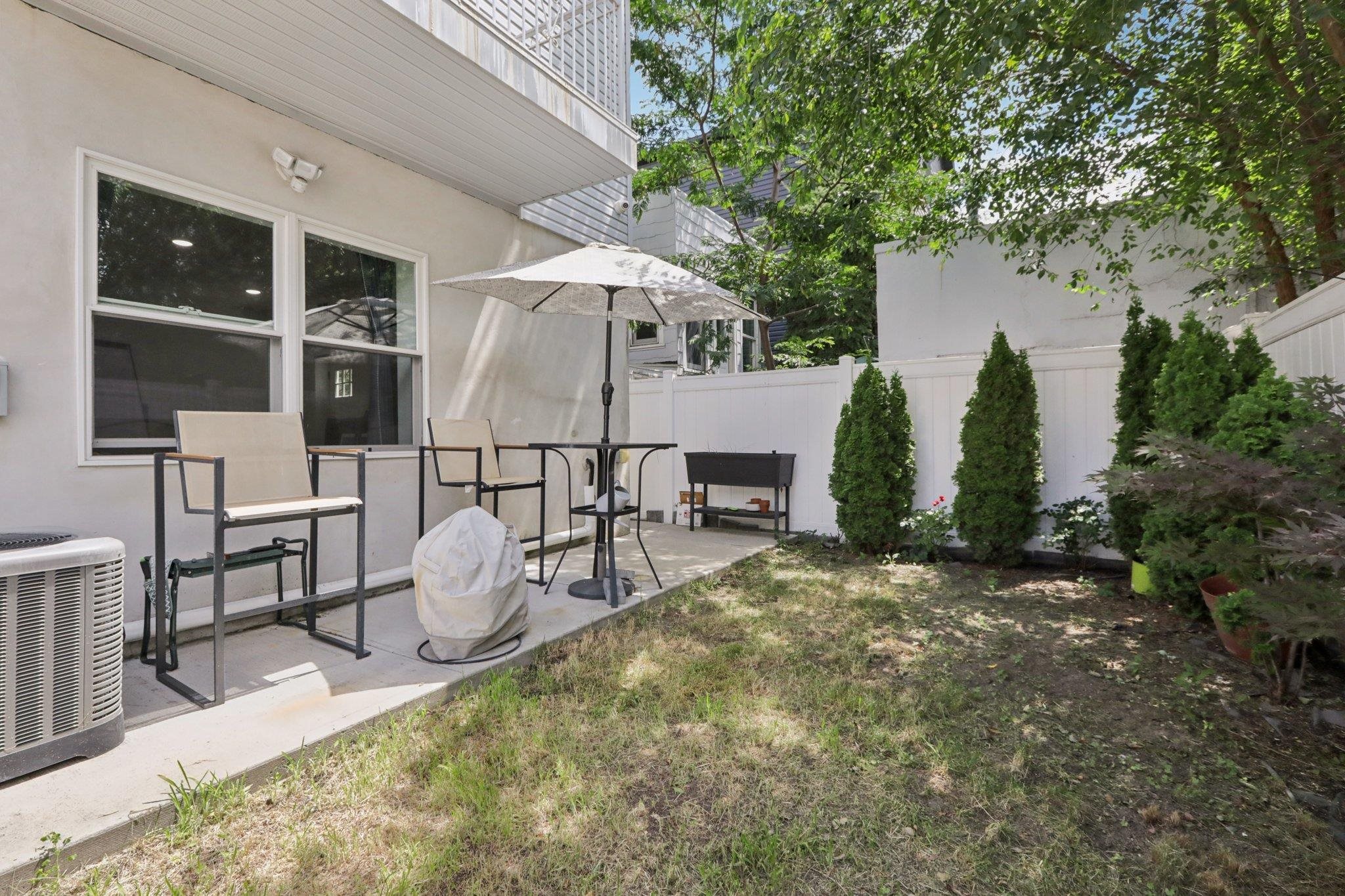 131 ZABRISKIE ST Unit: 1