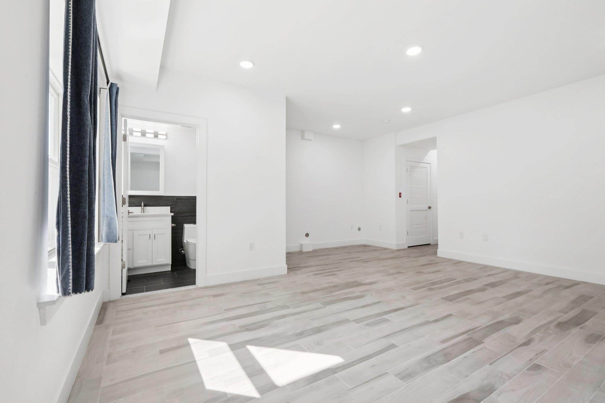 131 ZABRISKIE ST Unit: 1