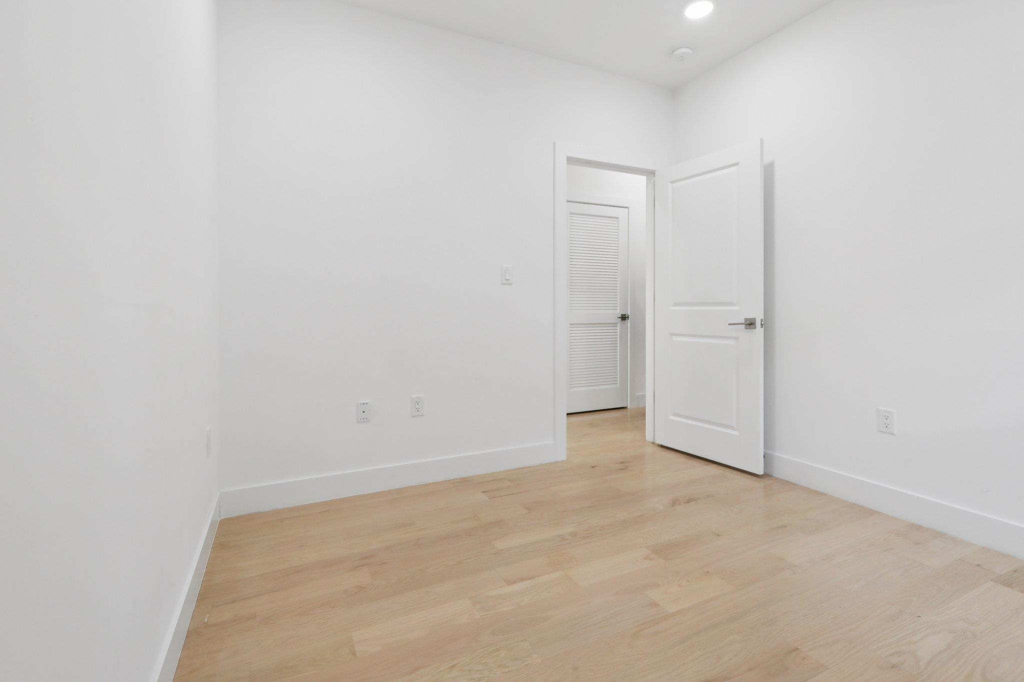 131 ZABRISKIE ST Unit: 1