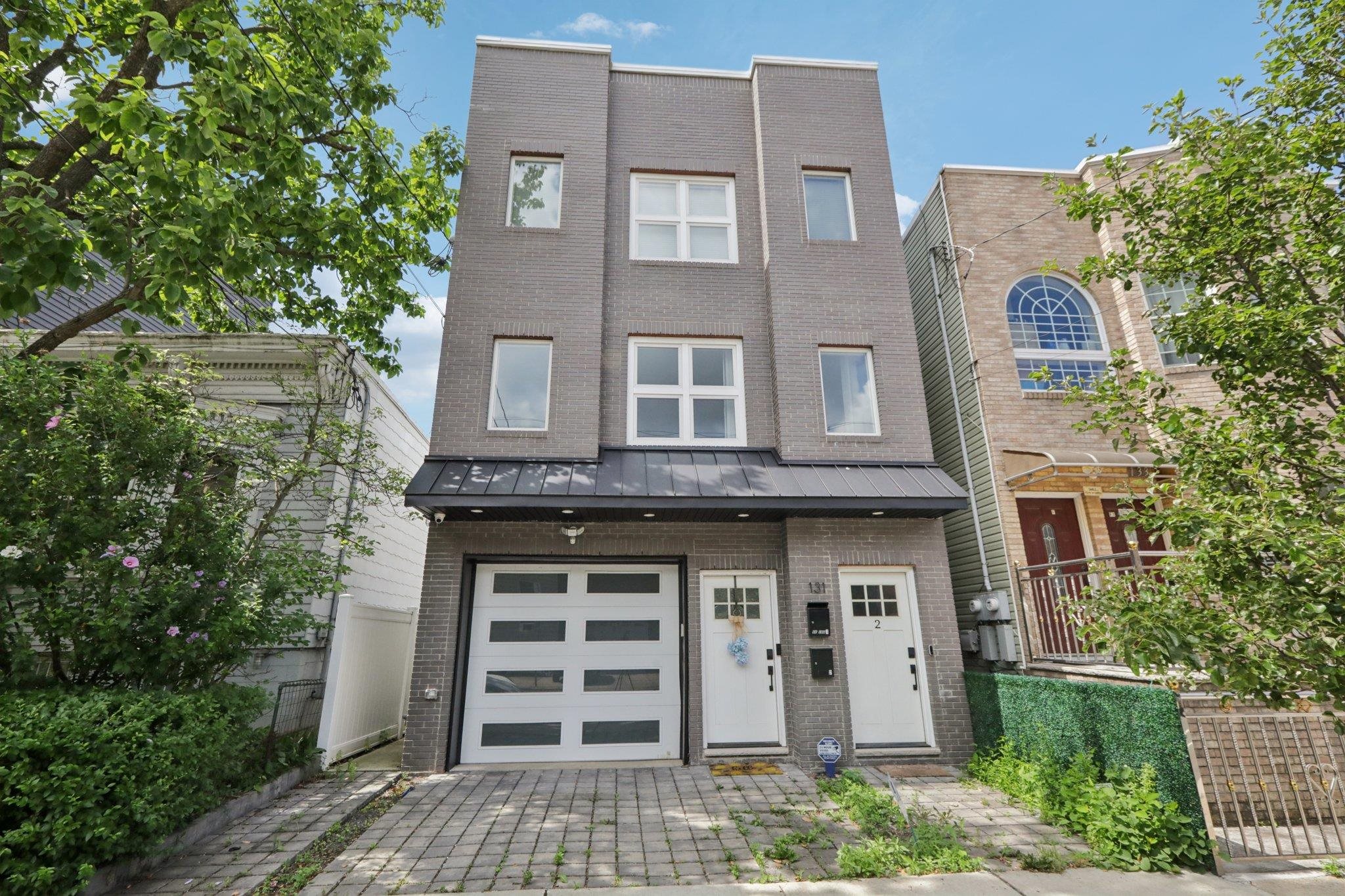 131 ZABRISKIE ST Unit: 1