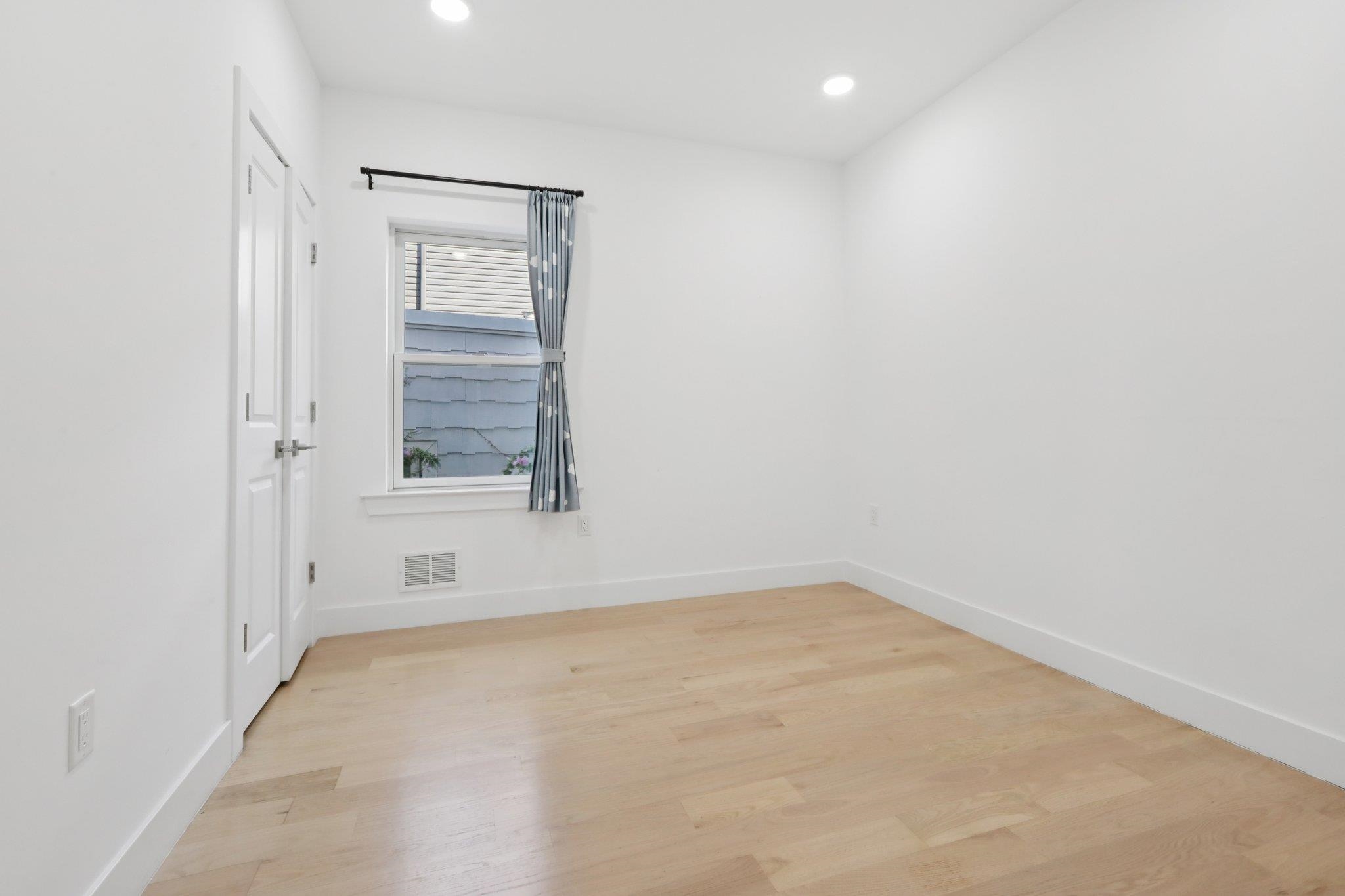 131 ZABRISKIE ST Unit: 1