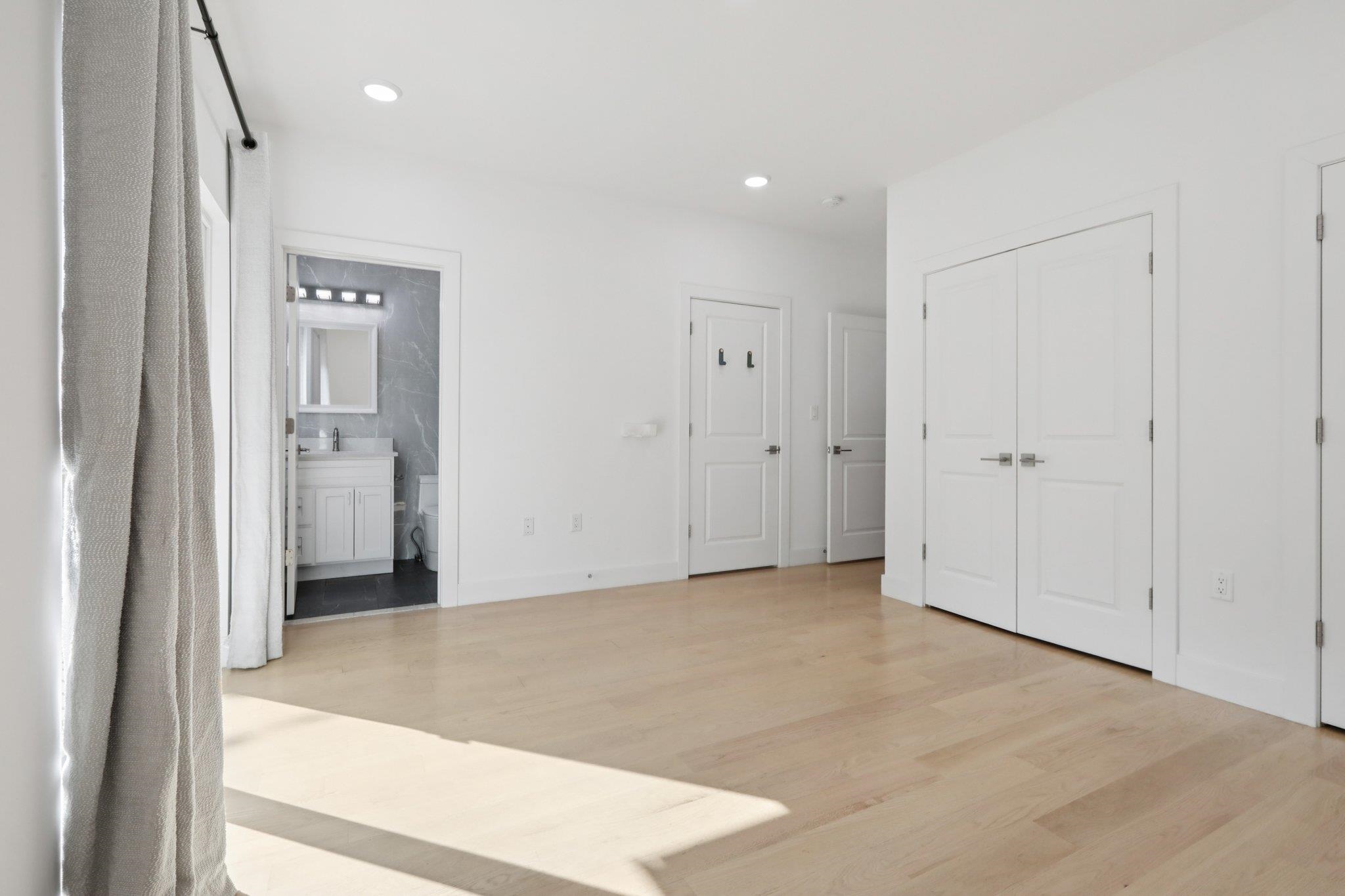 131 ZABRISKIE ST Unit: 1