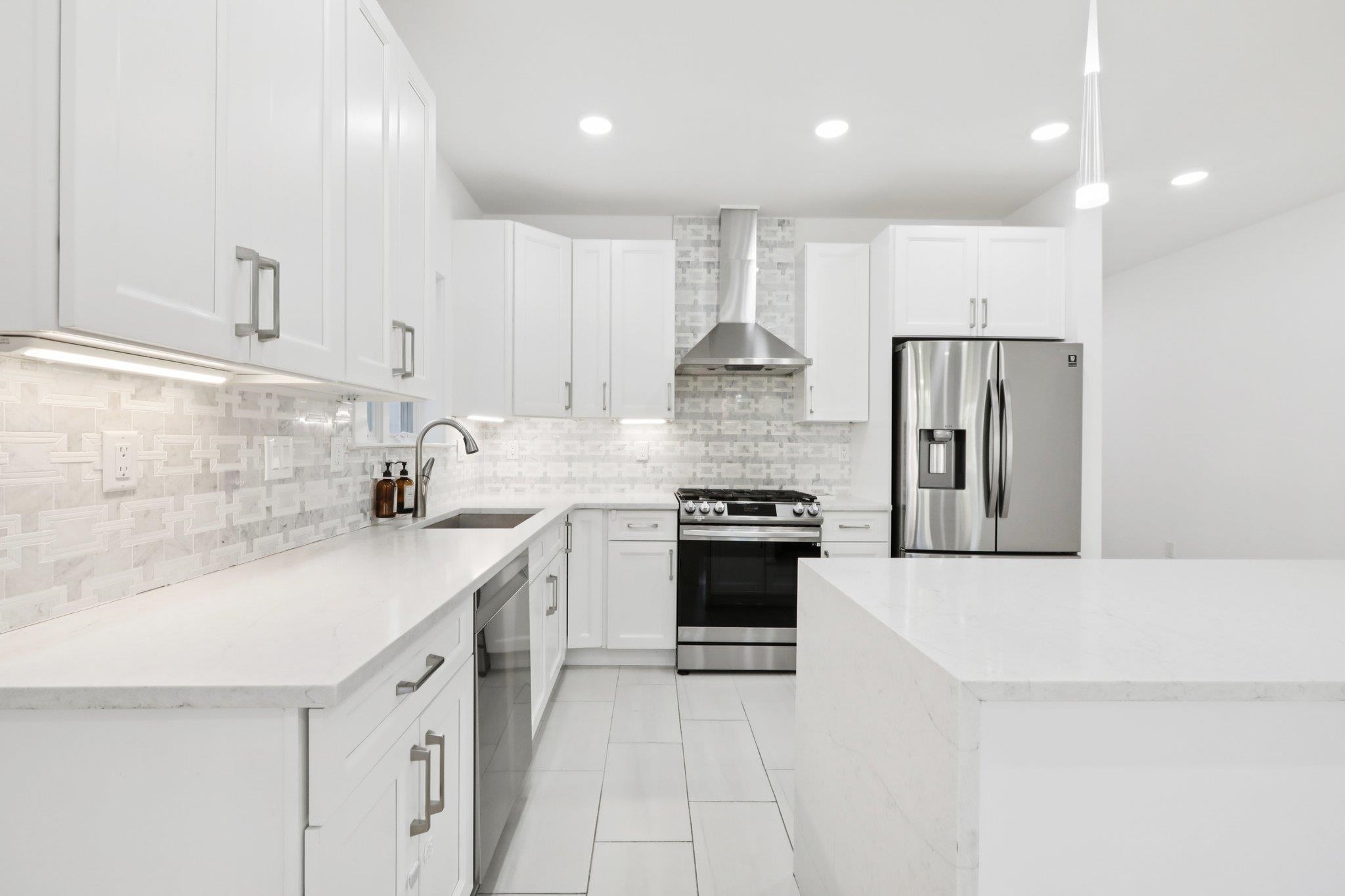 131 ZABRISKIE ST Unit: 1