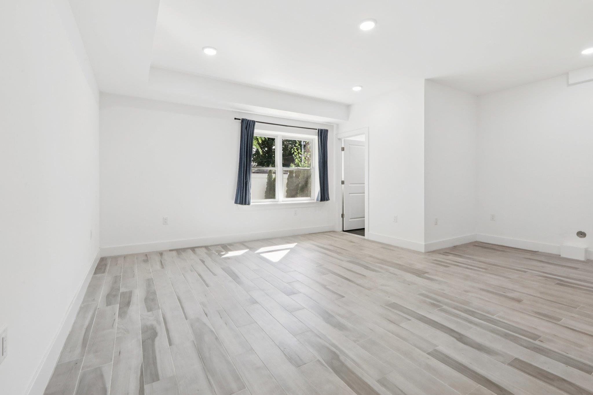 131 ZABRISKIE ST Unit: 1