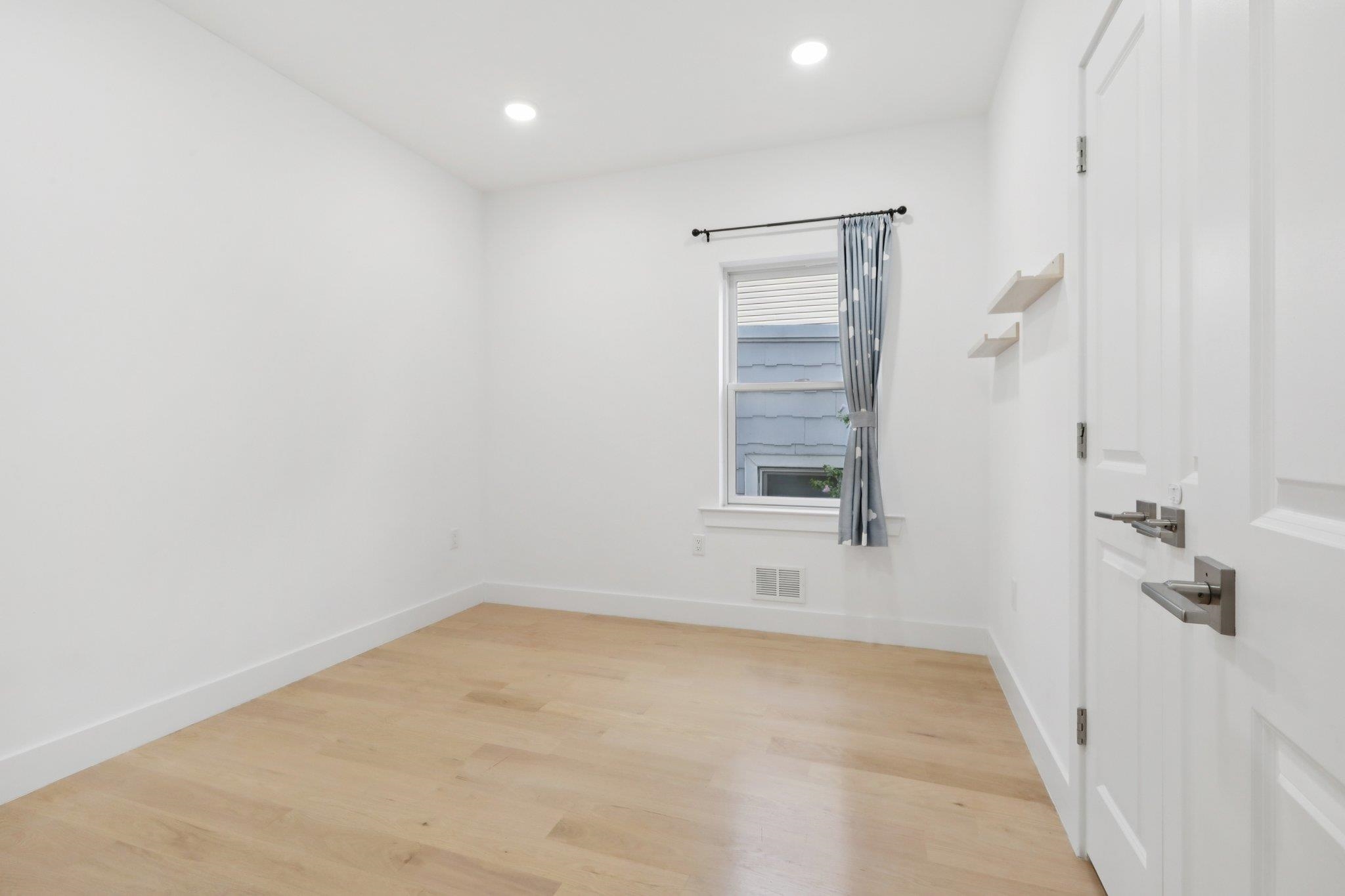 131 ZABRISKIE ST Unit: 1
