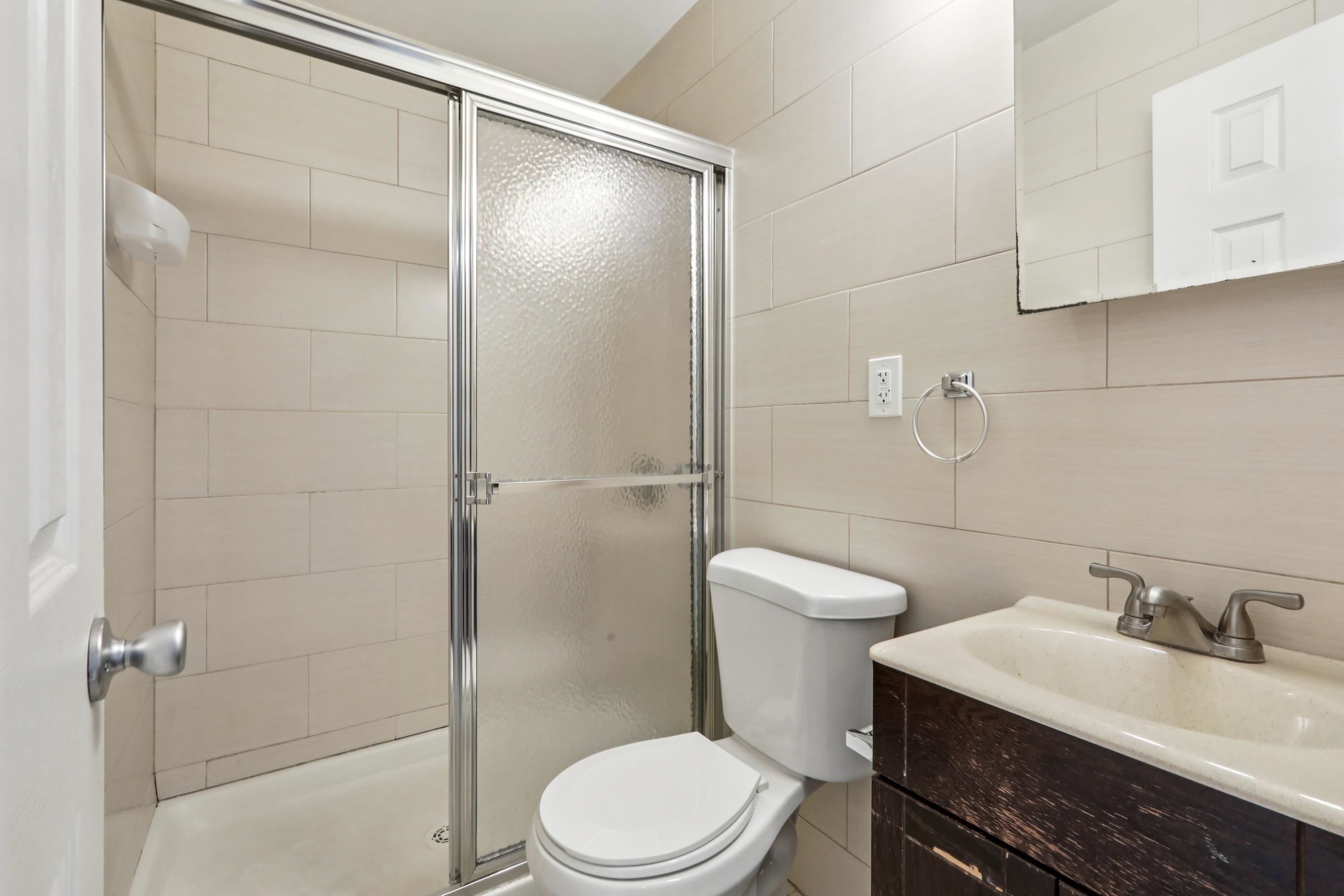 66 CHESTNUT AVE Unit: 1