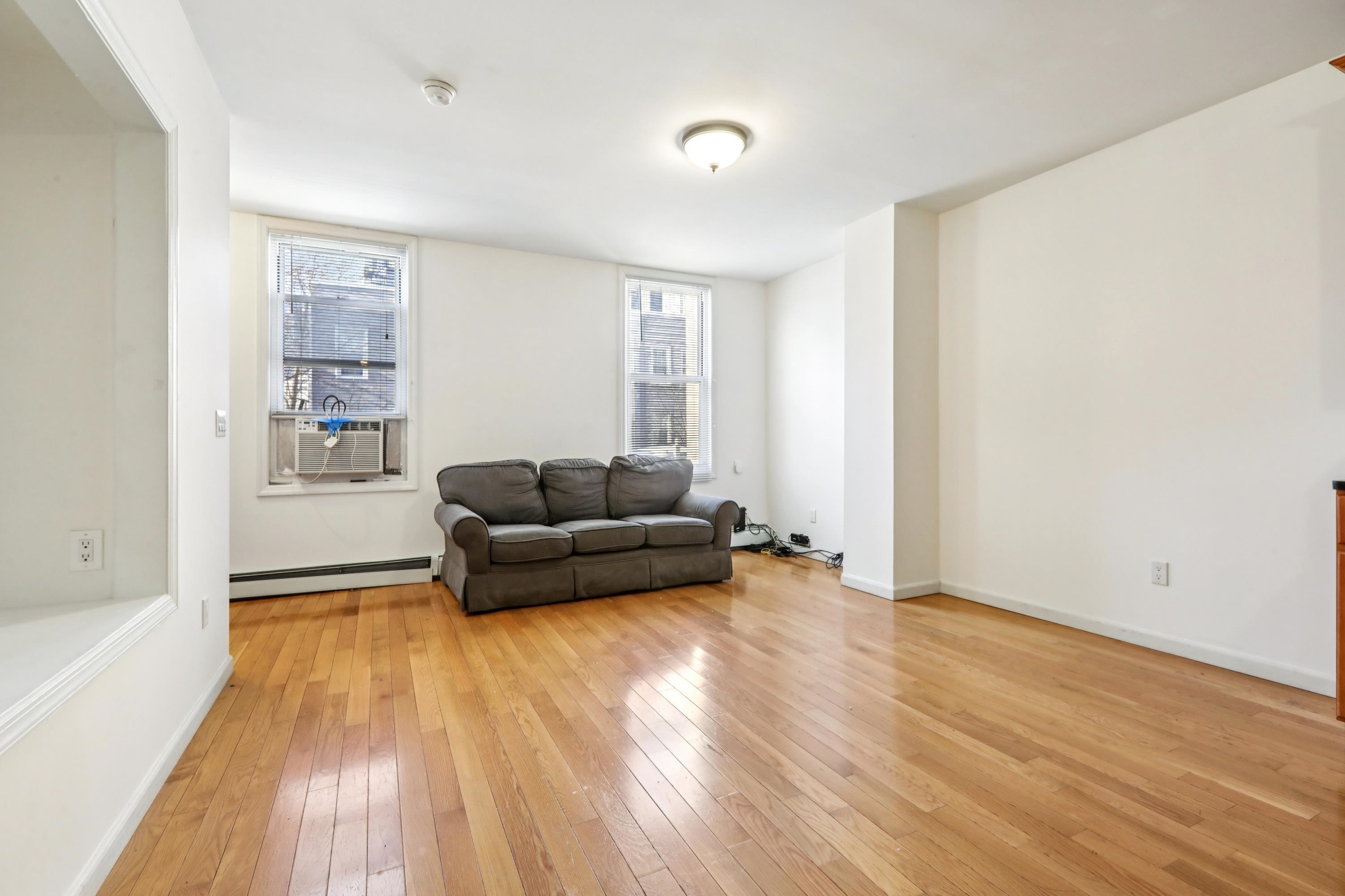66 CHESTNUT AVE Unit: 1