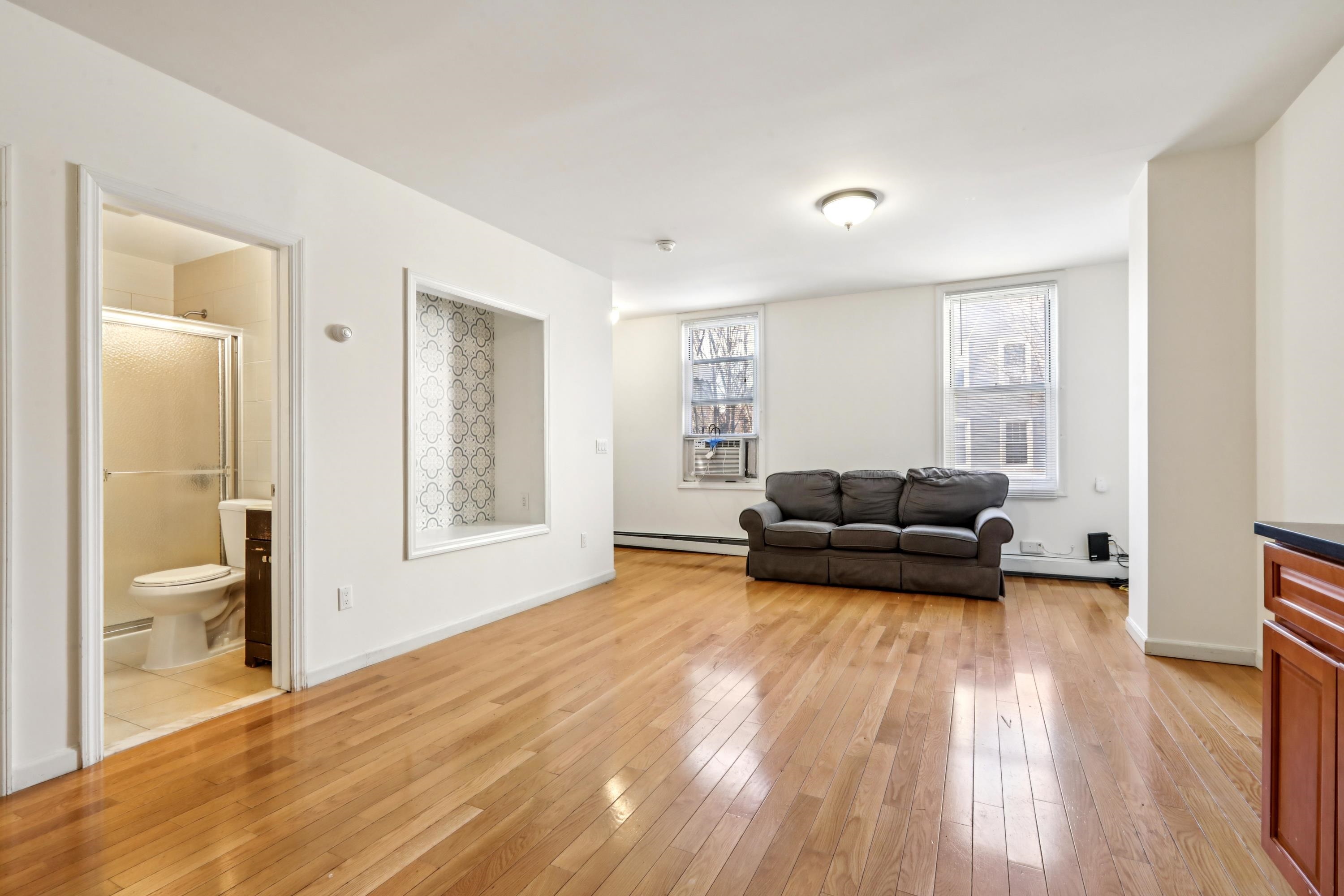66 CHESTNUT AVE Unit: 1