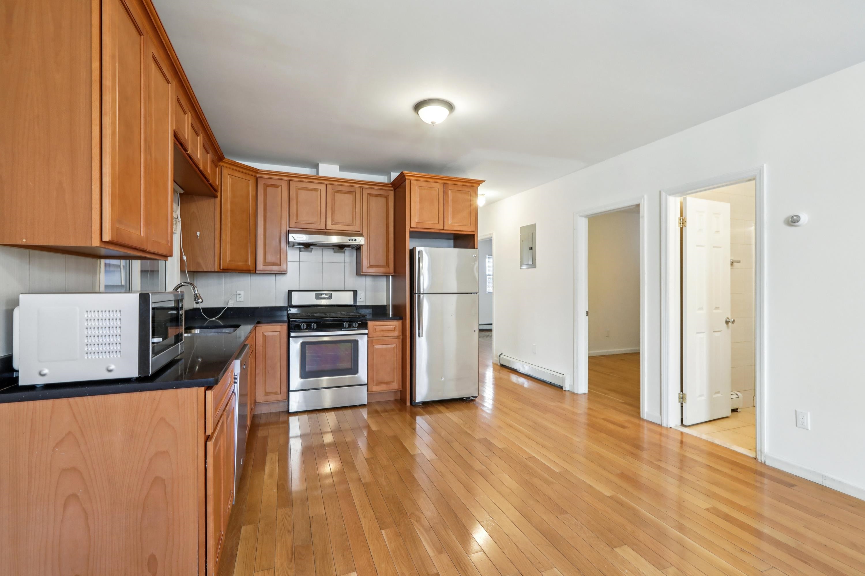 66 CHESTNUT AVE Unit: 1