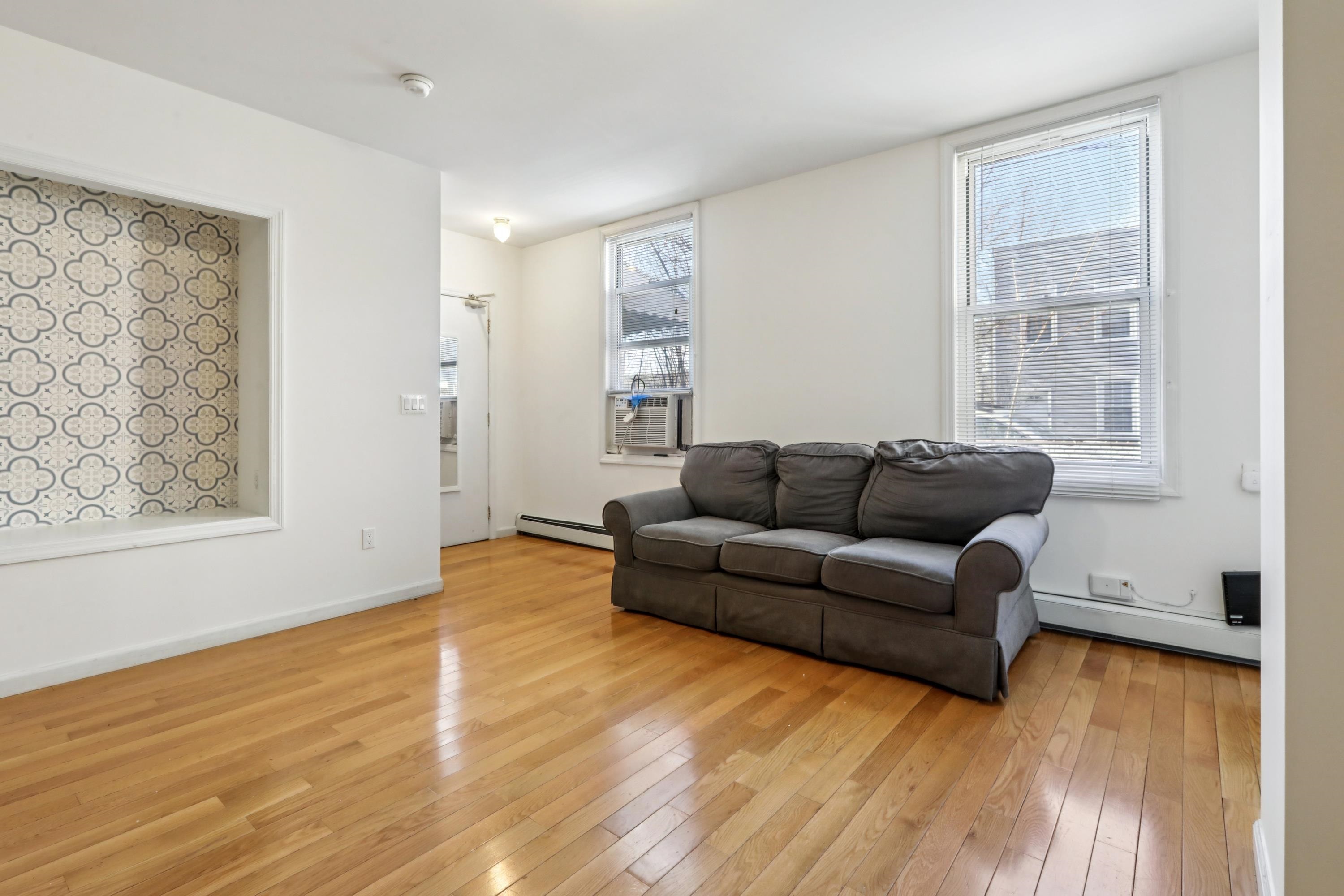 66 CHESTNUT AVE Unit: 1