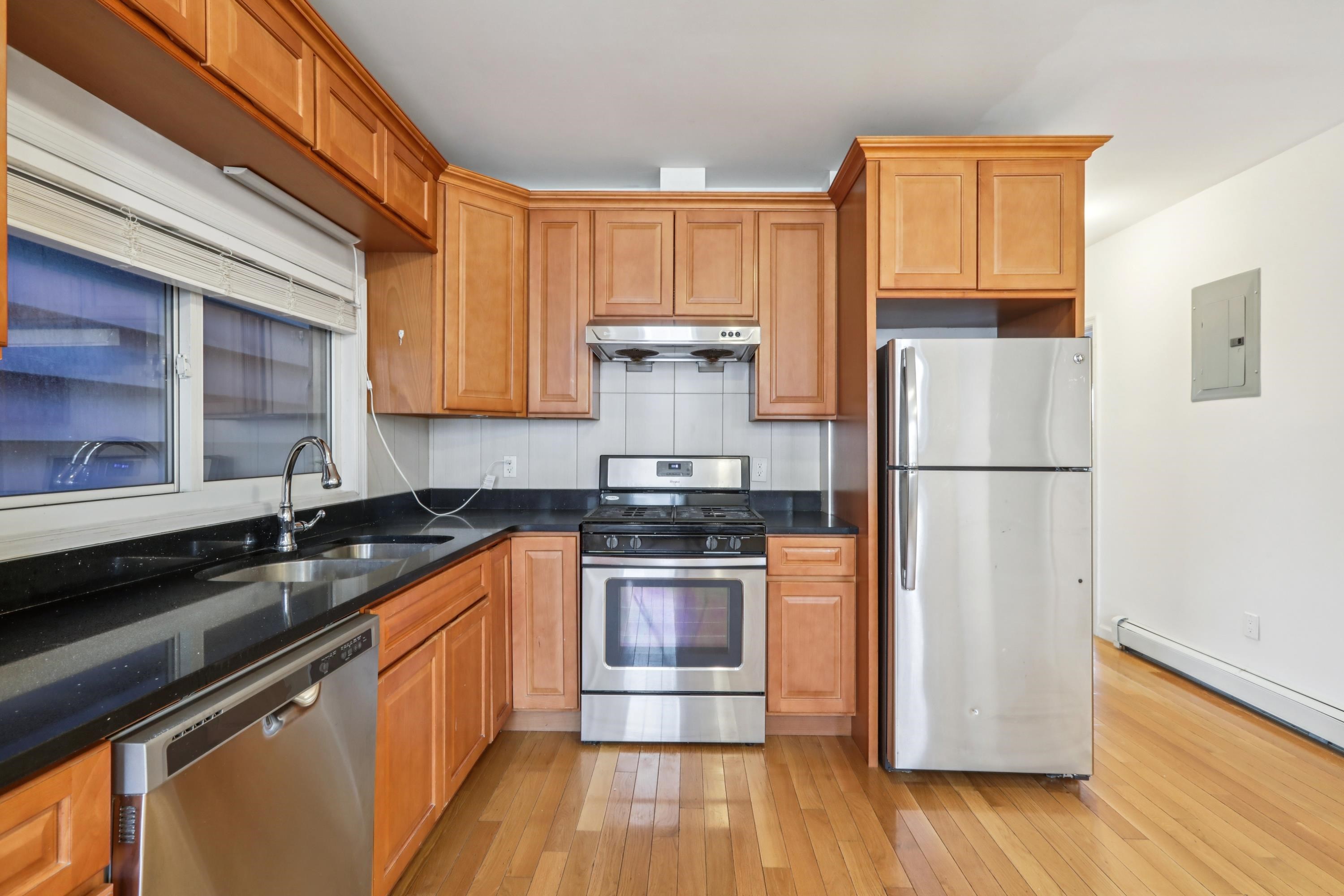 66 CHESTNUT AVE Unit: 1