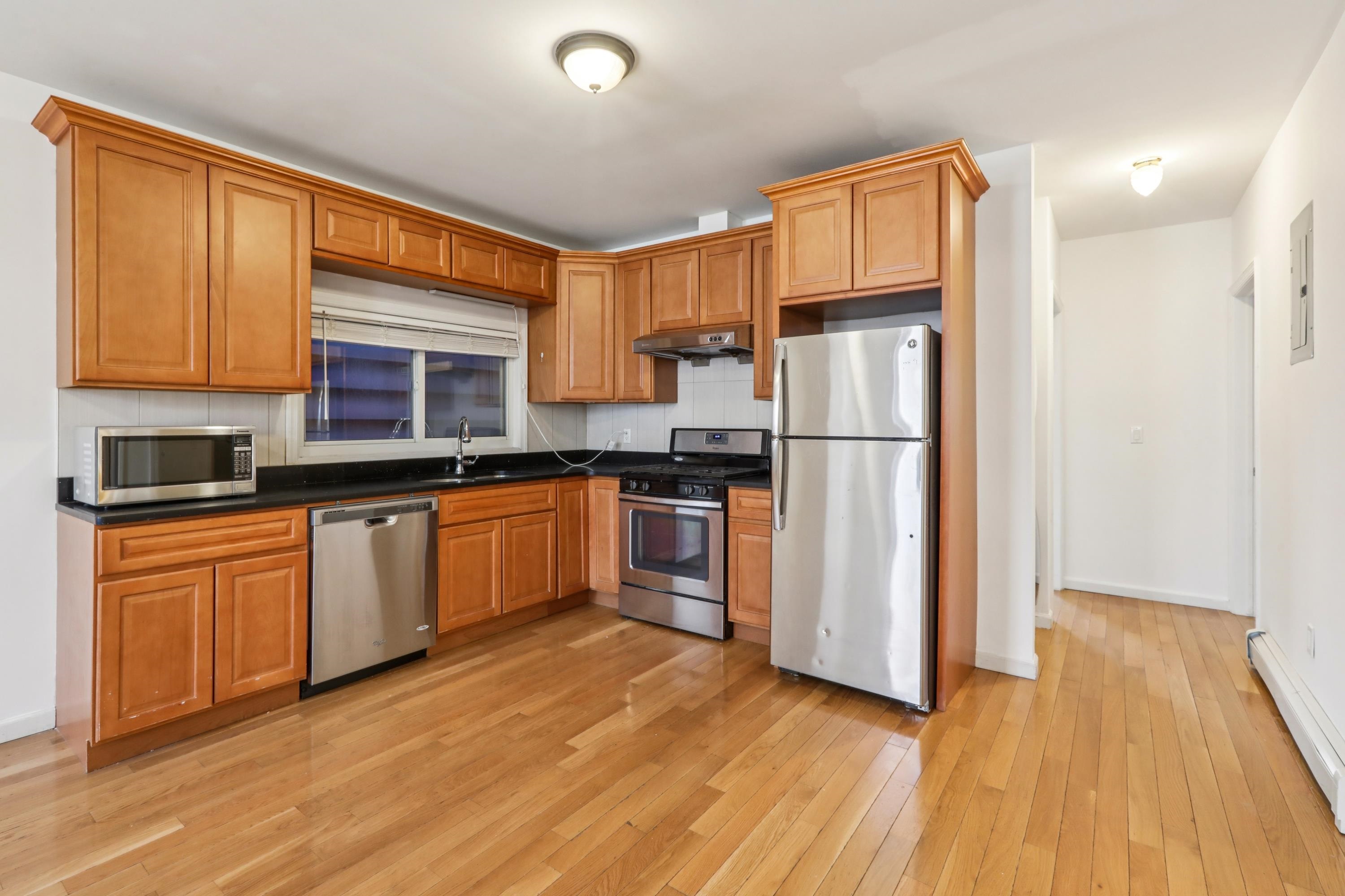 66 CHESTNUT AVE Unit: 1