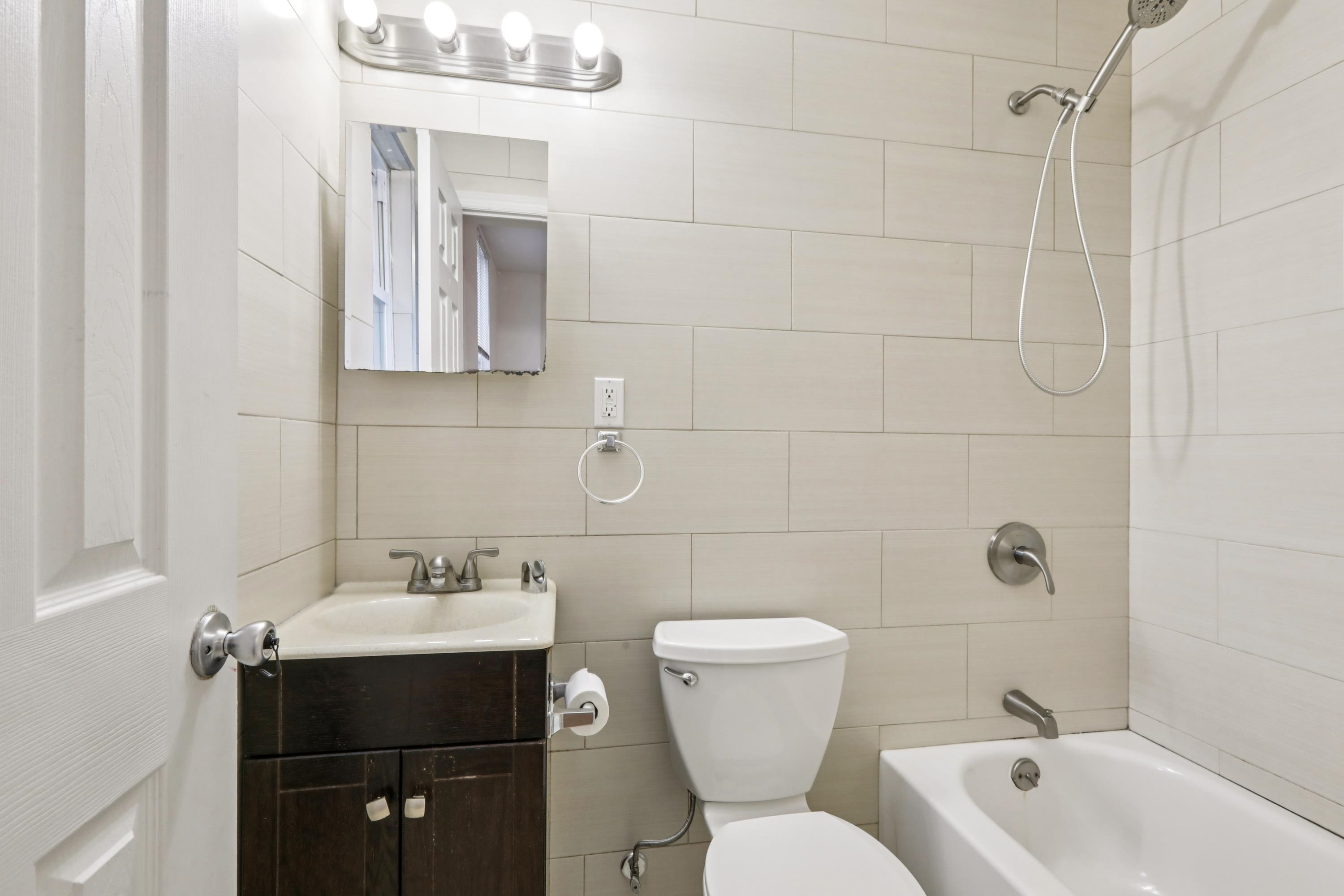 66 CHESTNUT AVE Unit: 1
