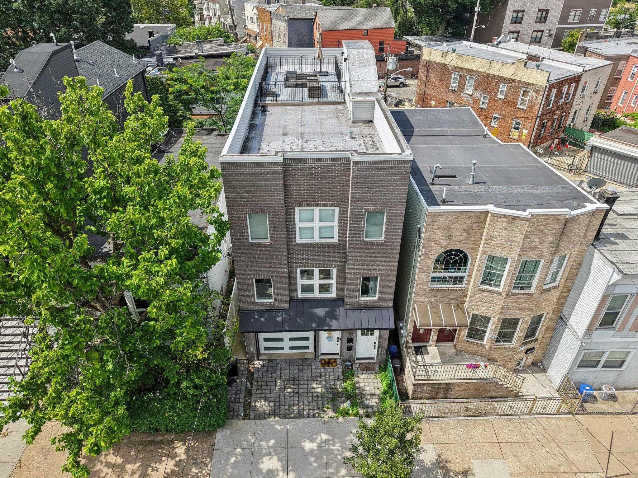 131 ZABRISKIE ST
