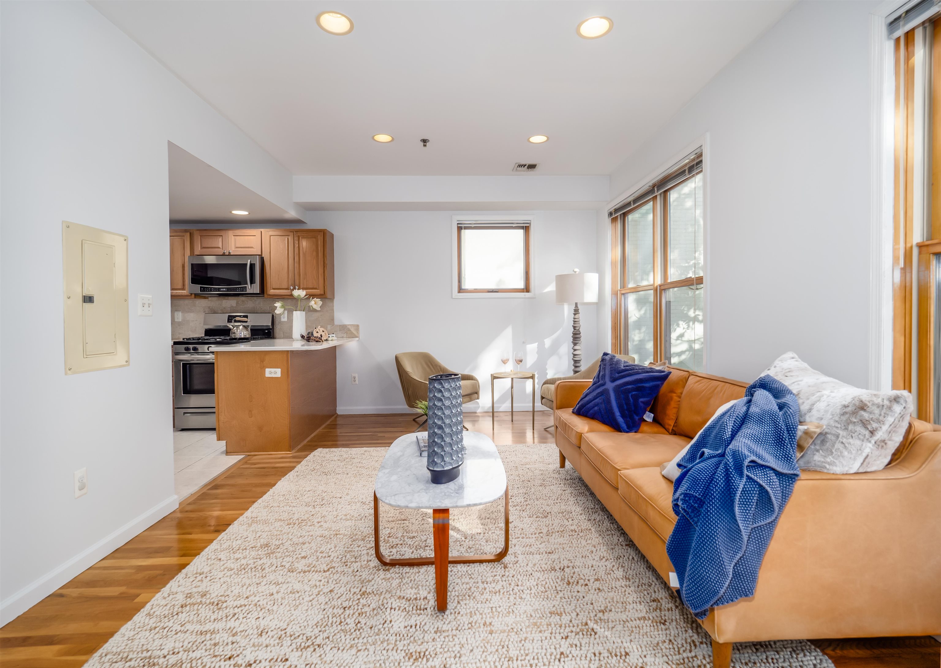 323 JACKSON ST