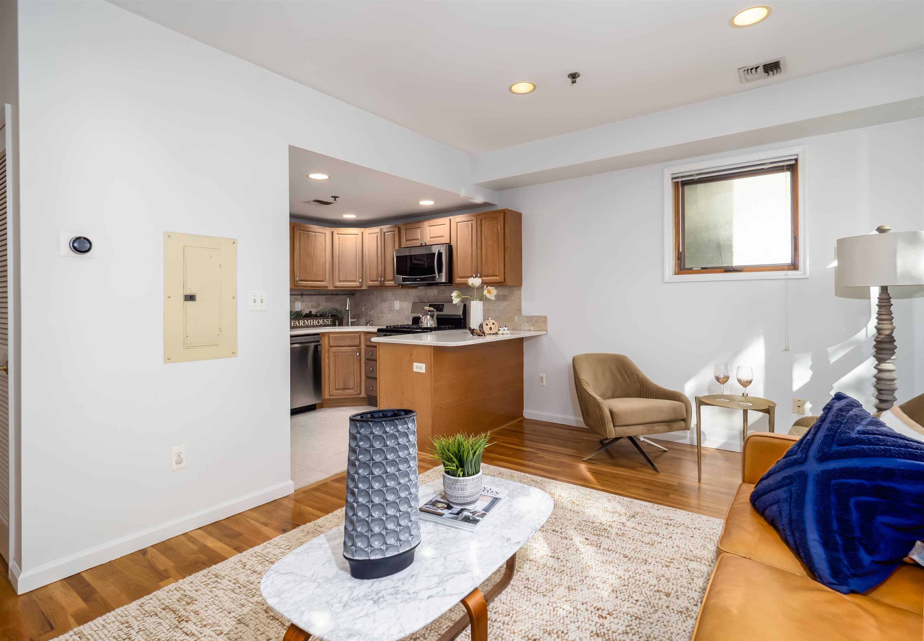 323 JACKSON ST