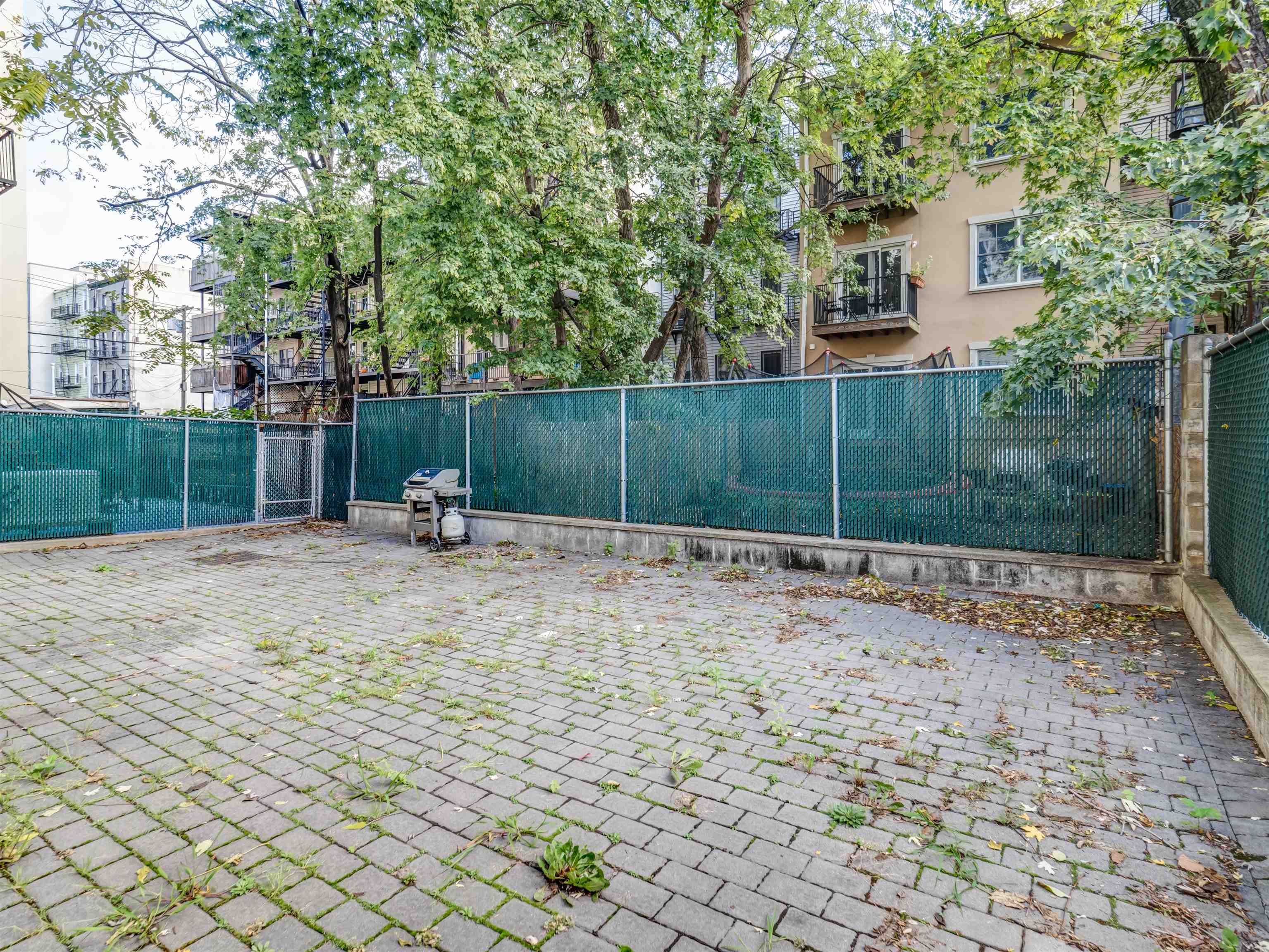 323 JACKSON ST