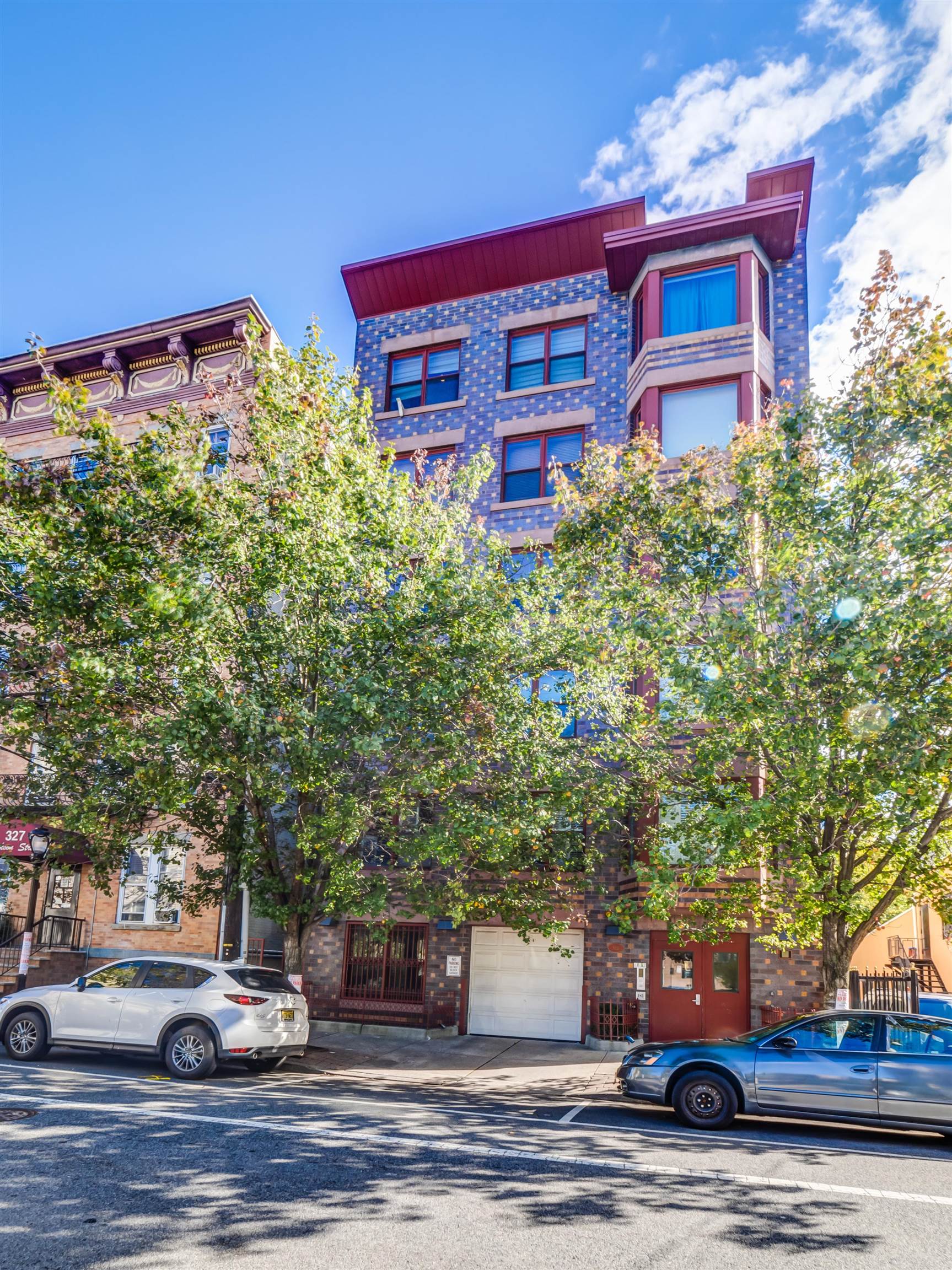 323 JACKSON ST