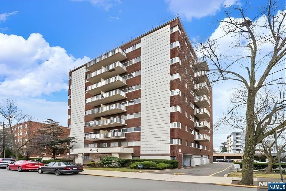 2180 Center Avenue 6E