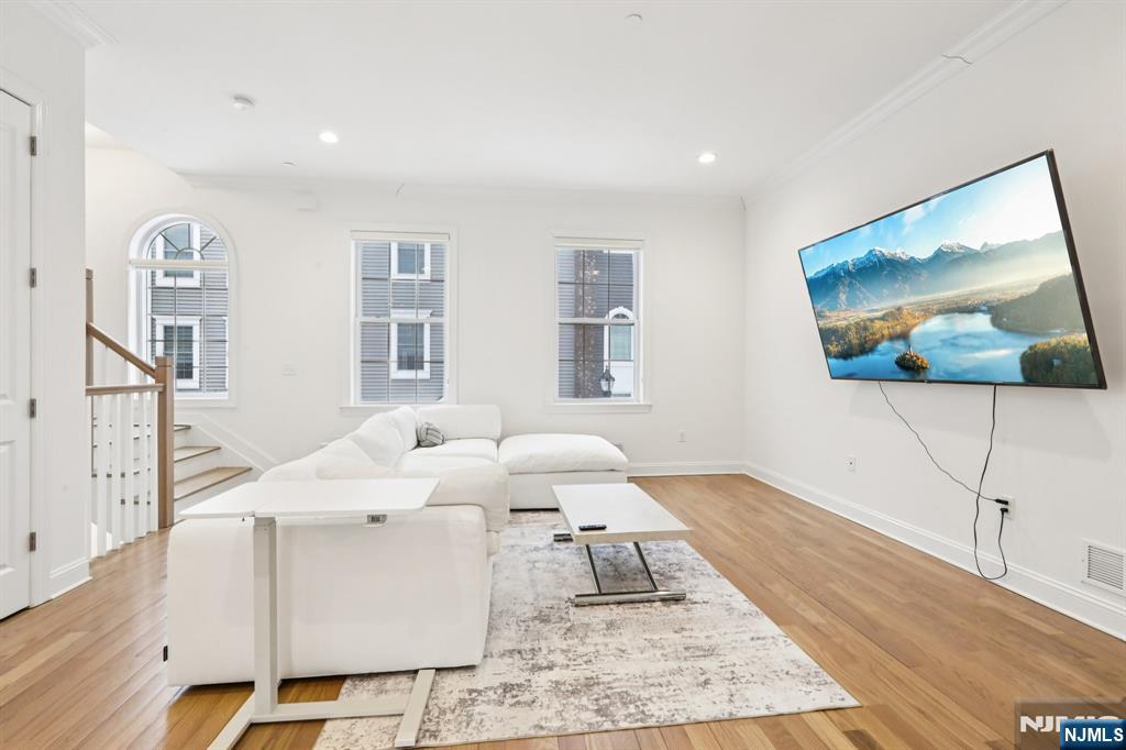 69 Parkside Lane 1203