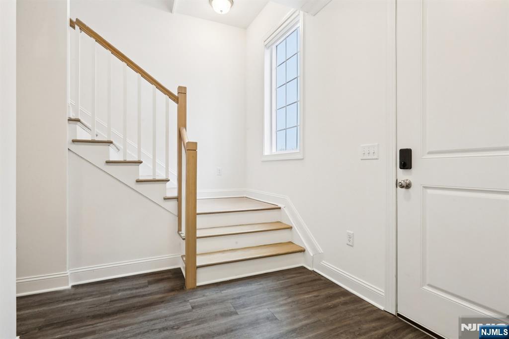 69 Parkside Lane 1203