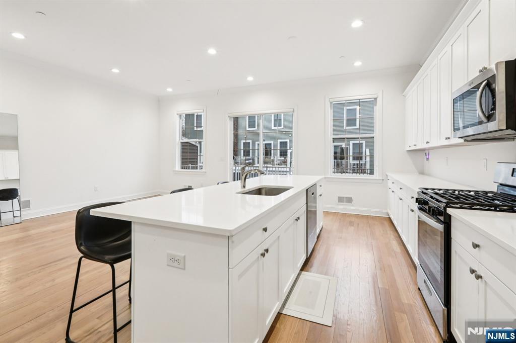 69 Parkside Lane 1203