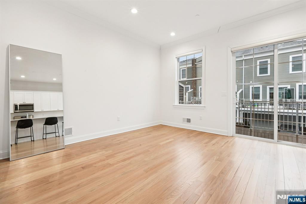 69 Parkside Lane 1203