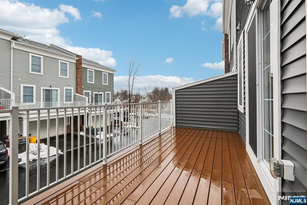 69 Parkside Lane 1203