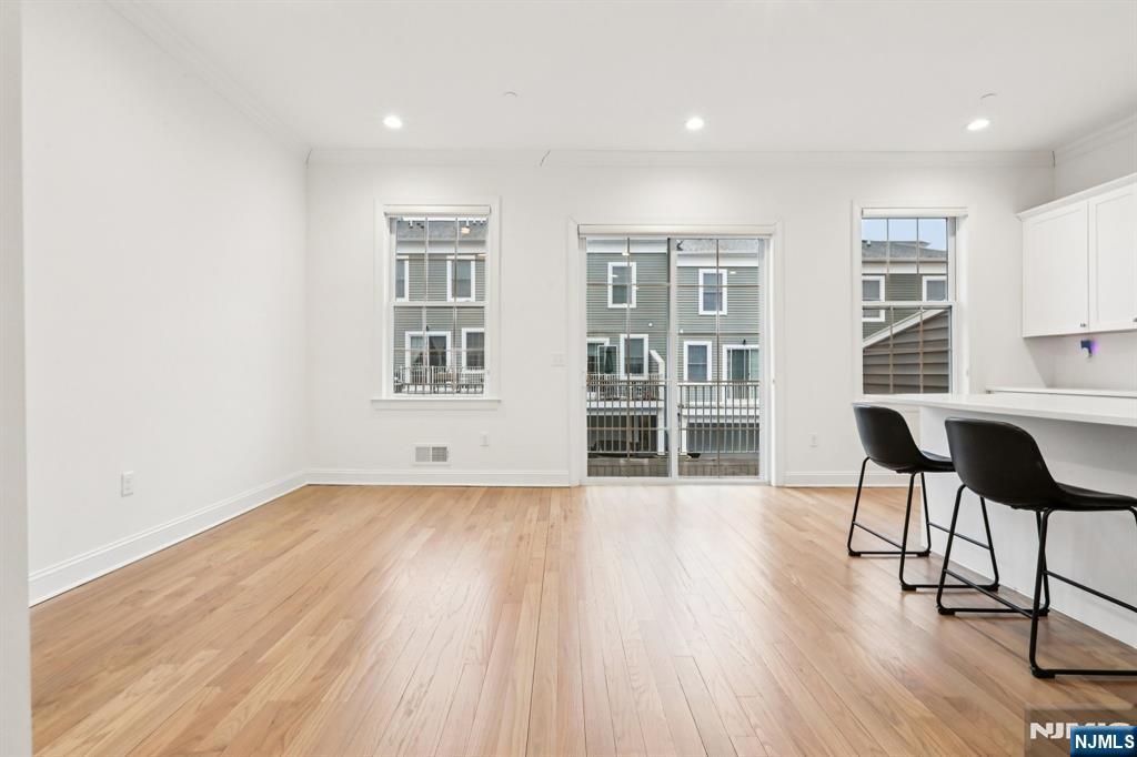 69 Parkside Lane 1203