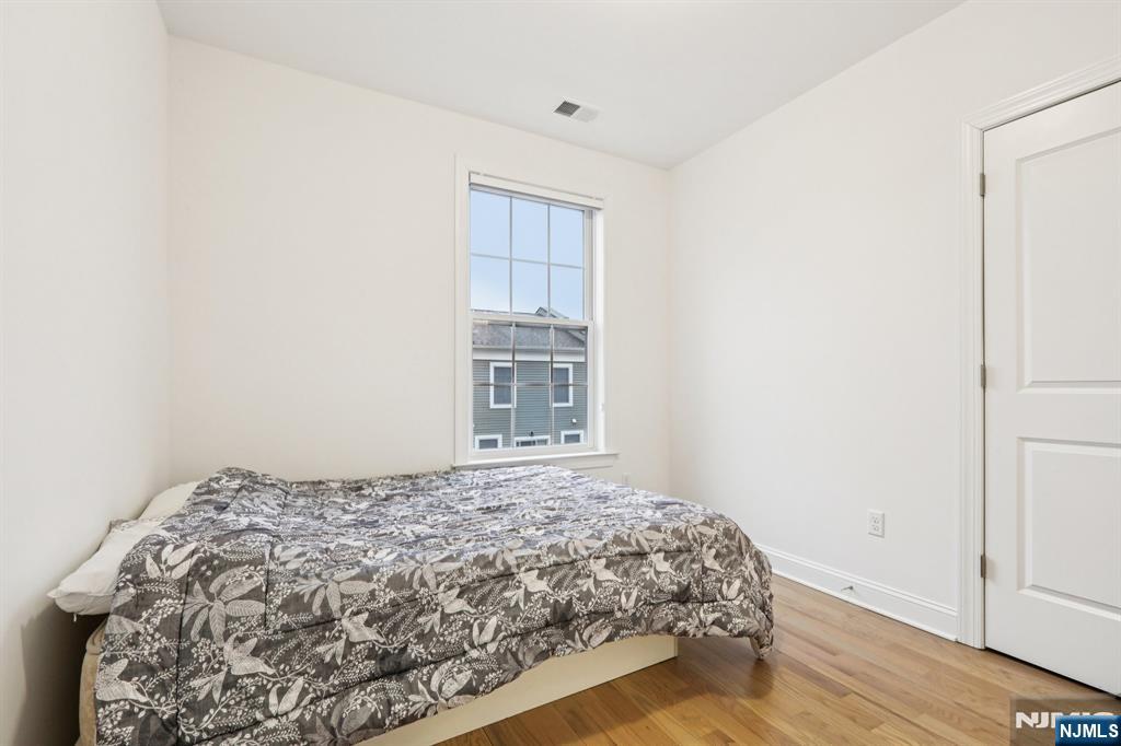 69 Parkside Lane 1203