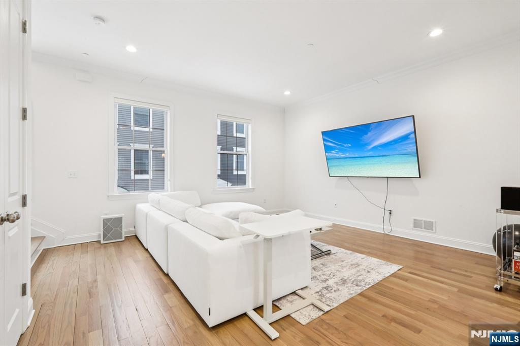 69 Parkside Lane 1203