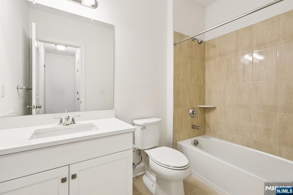 69 Parkside Lane 1203