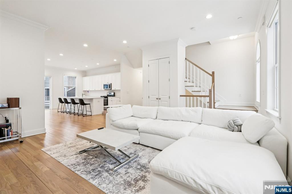 69 Parkside Lane 1203