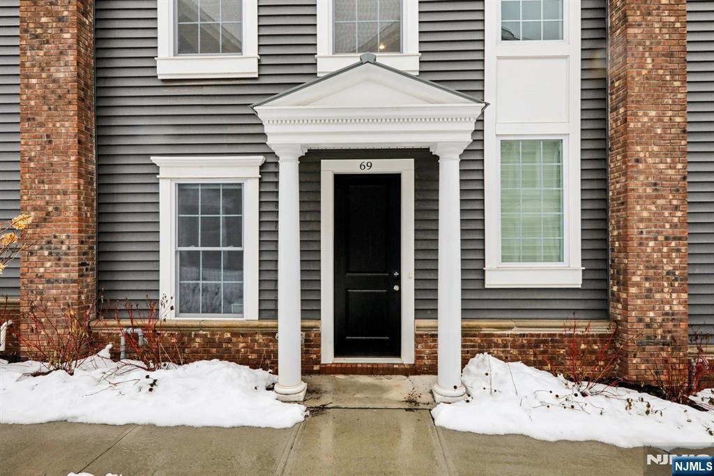 69 Parkside Lane 1203