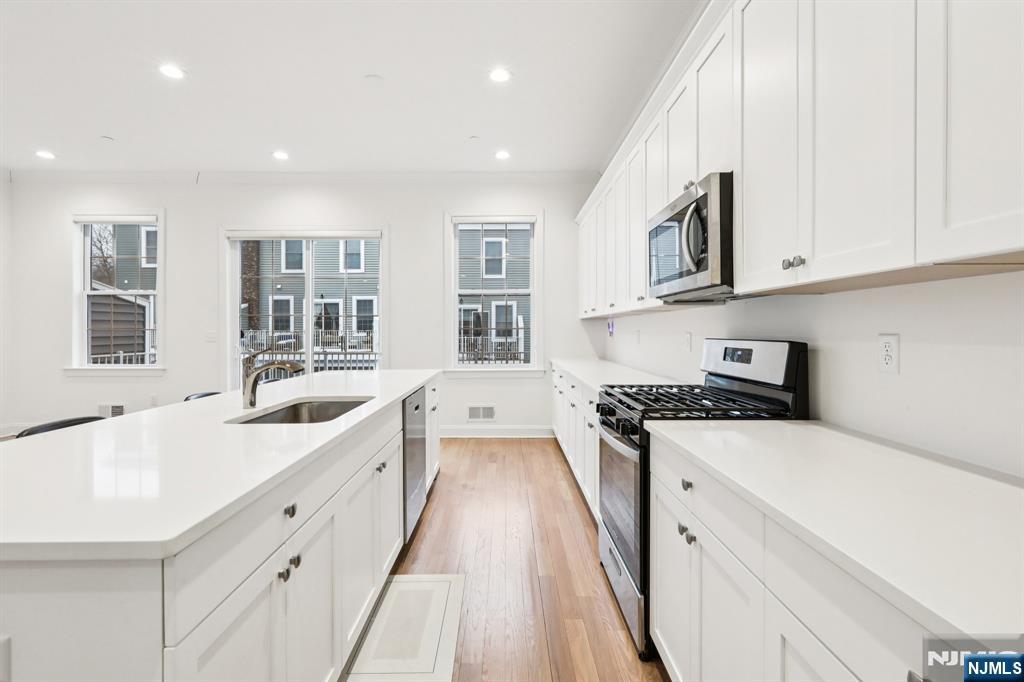 69 Parkside Lane 1203